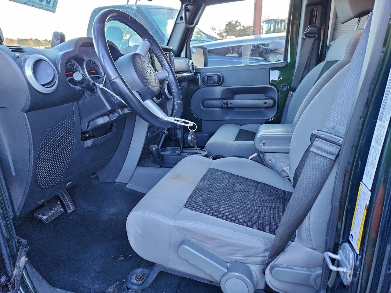 2010 Jeep Wrangler Unlimited Sahara - Фото 7