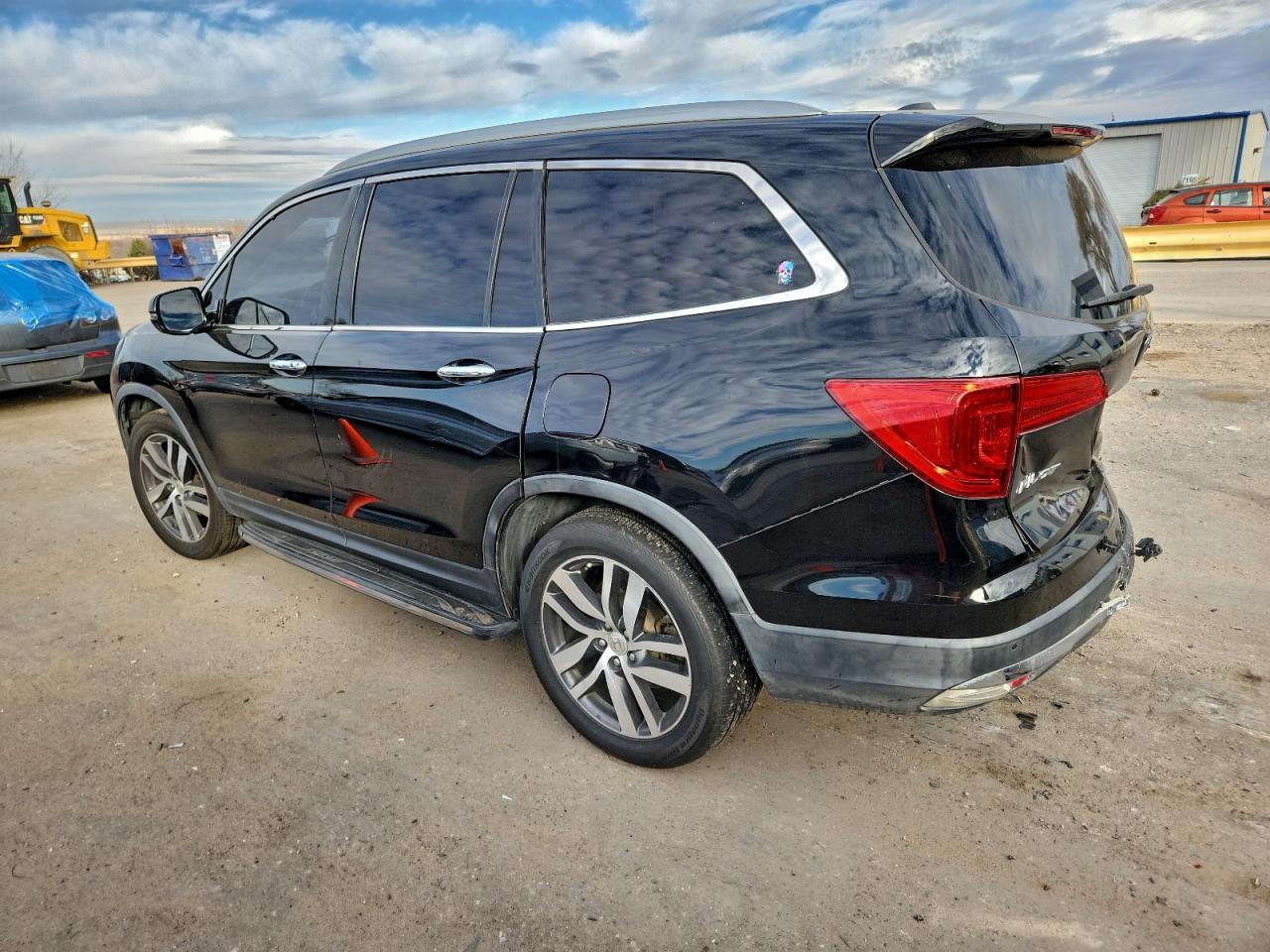 2016 Honda Pilot Touring - Image 2