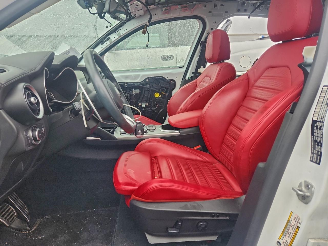 2023 Alfa Romeo Stelvio Ti - Image 7