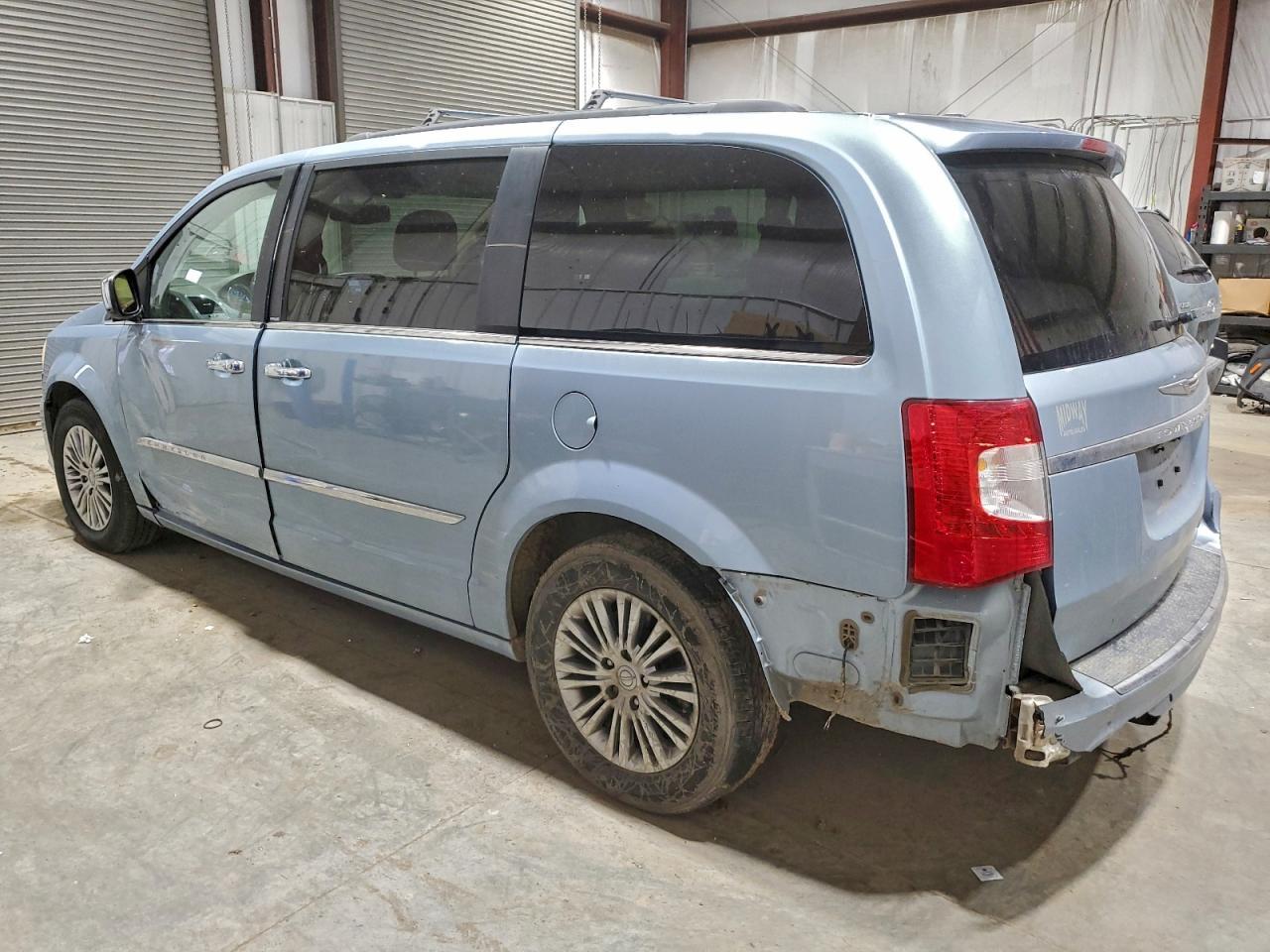 2013 Chrysler Town & Country Touring L - Image 2