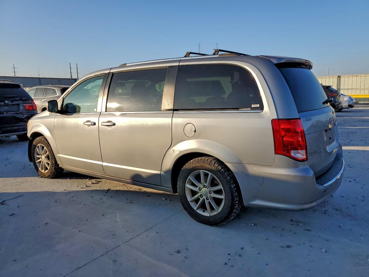 2020 Dodge Grand Caravan Sxt - Image 2