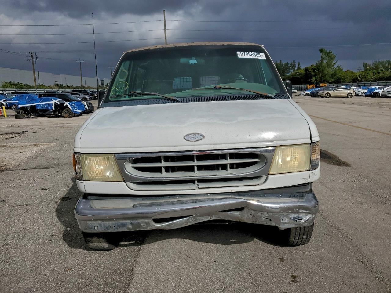 2002 Ford Econoline E250 Van - Фото 5
