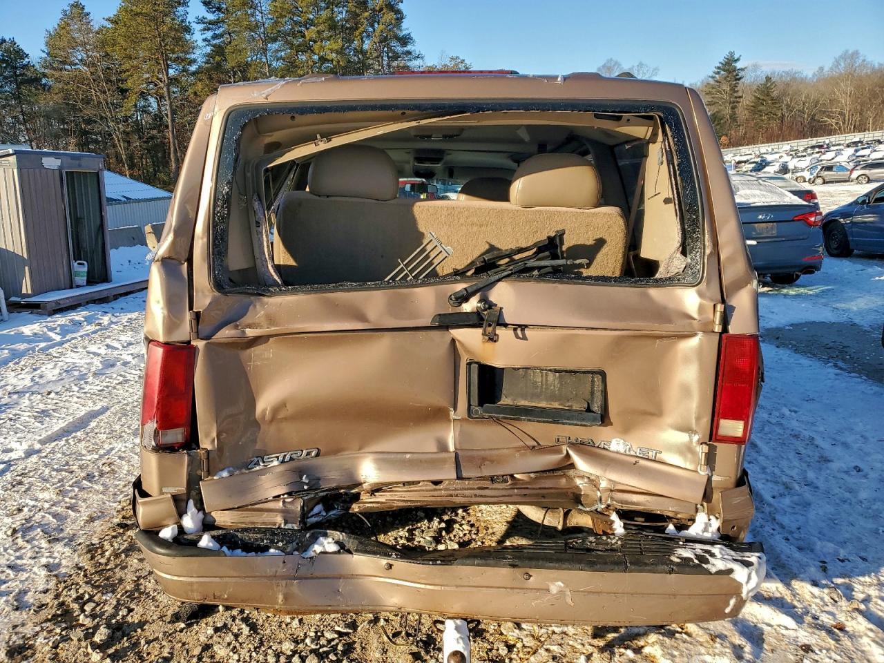 2001 Chevrolet Astro - Фото 6