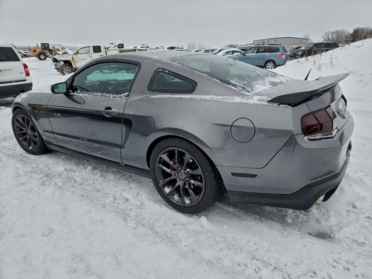 2011 Ford Mustang - Фото 2