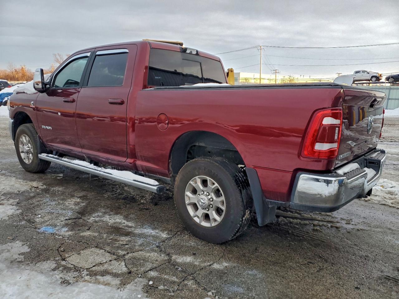 2023 Ram 3500 Laramie - Фото 2