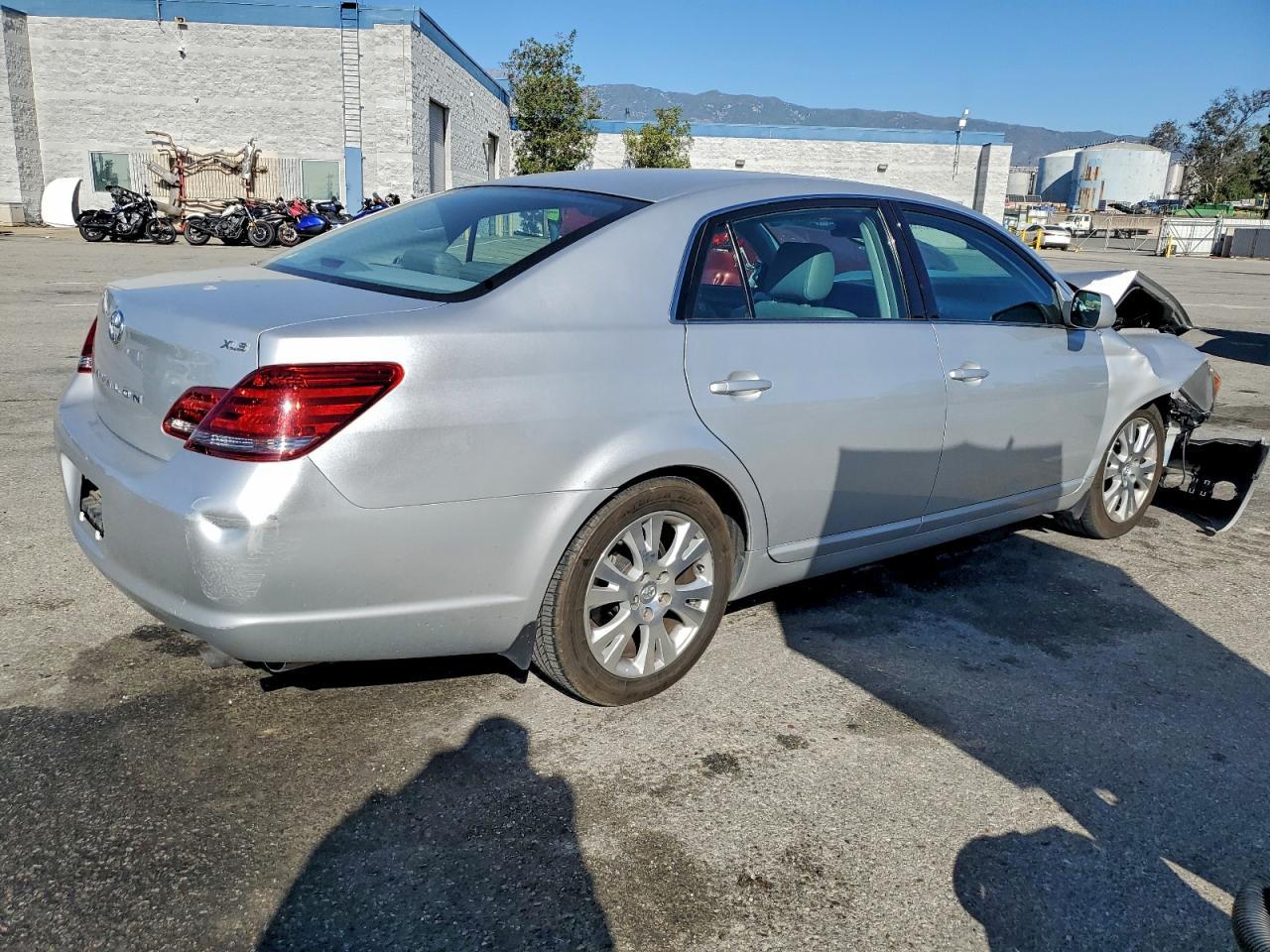2008 Toyota Avalon Xl - Image 3