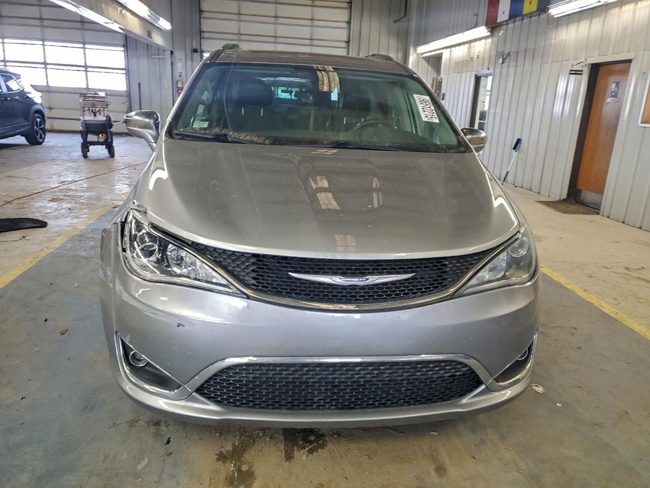 2018 Chrysler Pacifica Limited - Image 5