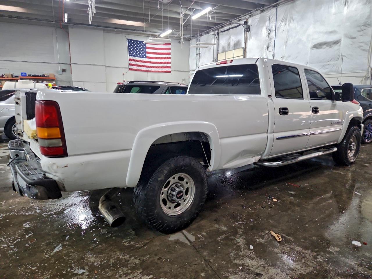 2003 GMC Sierra C2500 Heavy Duty - Image 3