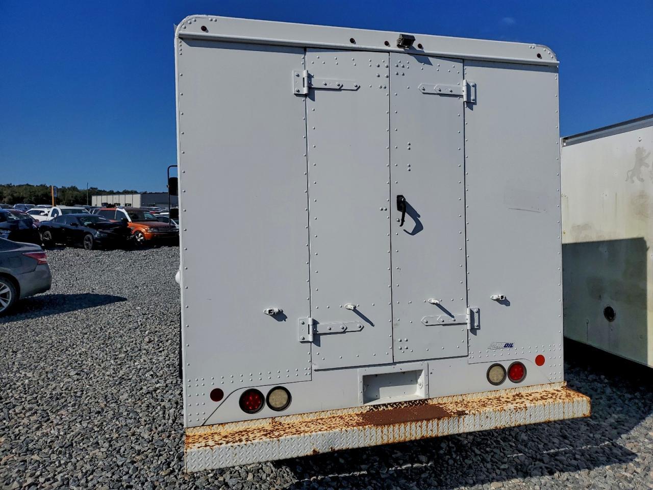 2016 Ford Econoline E350 Super Duty Stripped Chassis - Фото 6