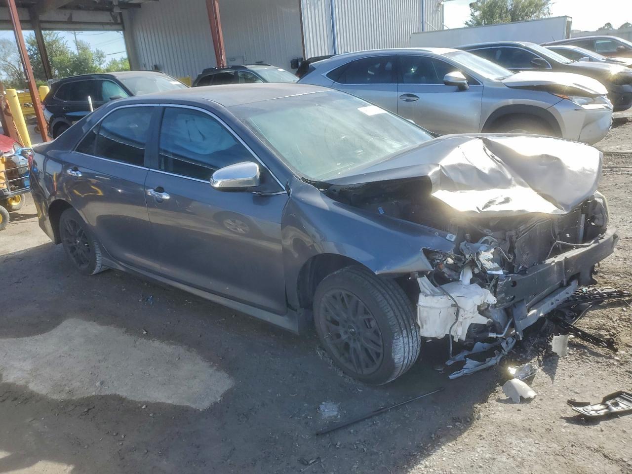 2014 Toyota Camry Se - Image 4
