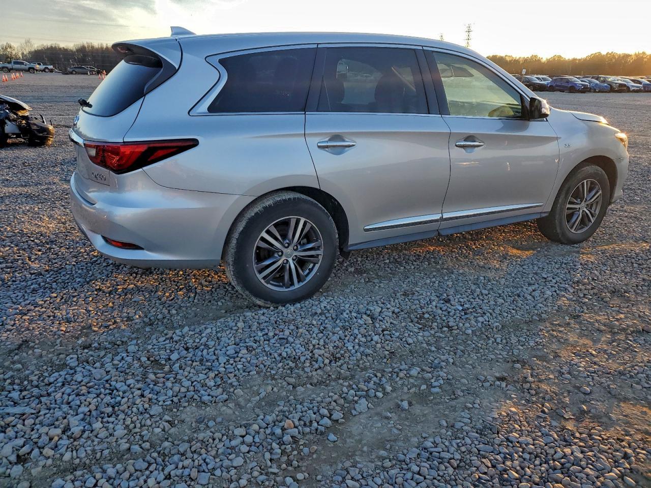 2019 Infiniti Qx60 Luxe - Image 3