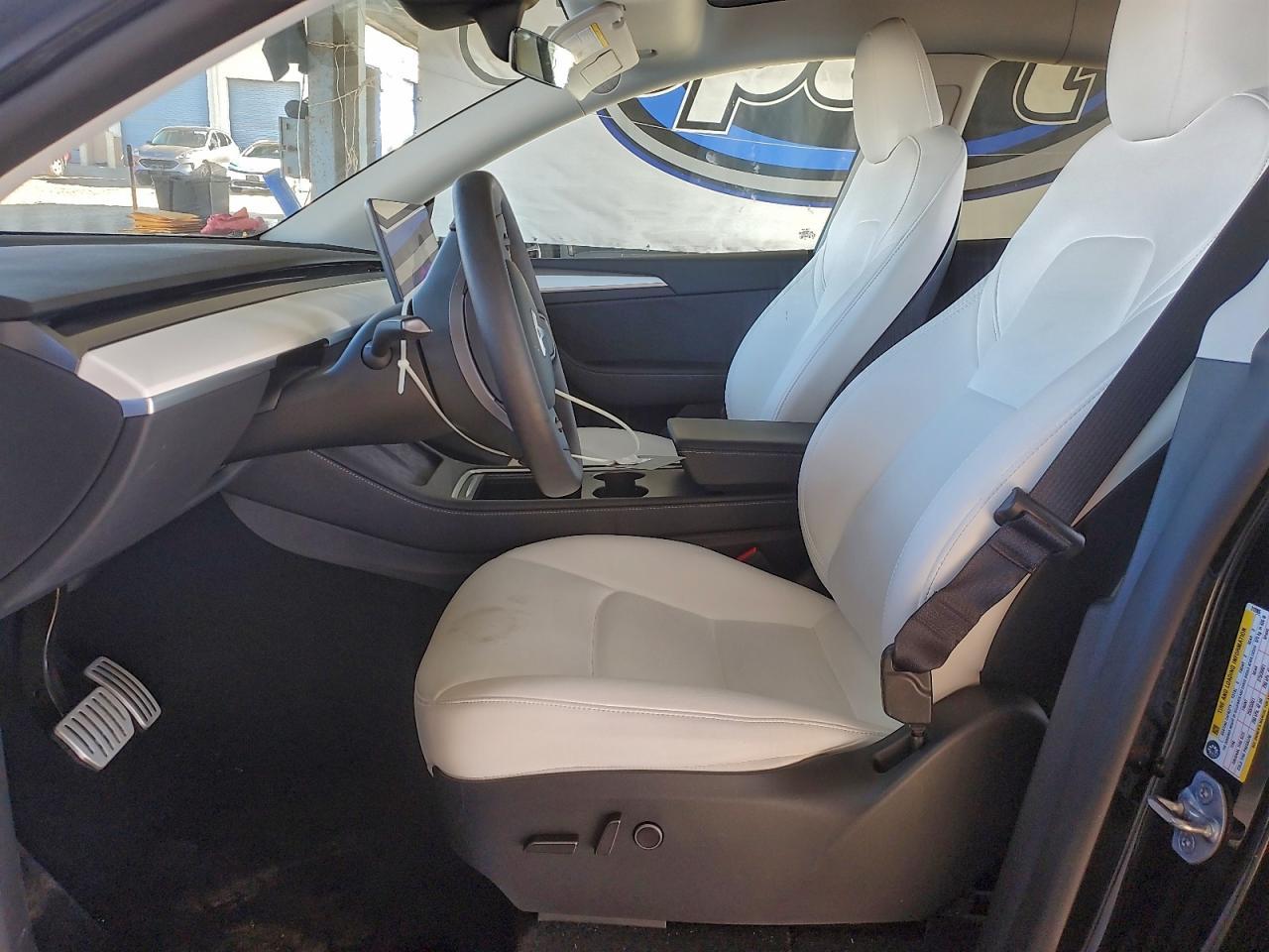 2025 Tesla Model Y - Фото 7