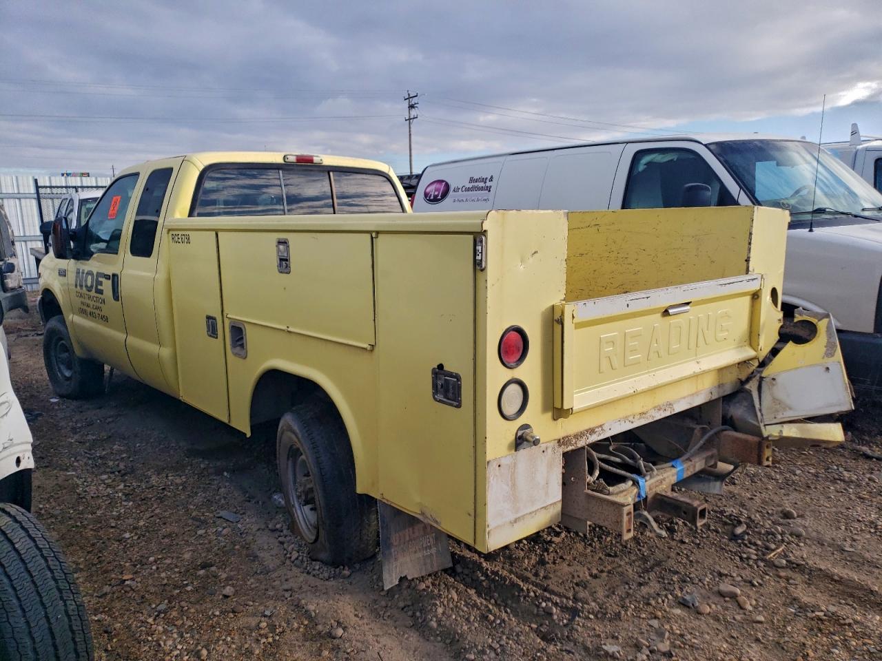 2004 Ford F250 Utility / Service Truck - Image 2