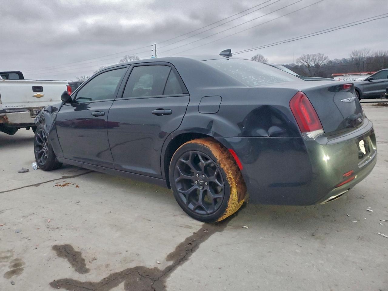 2019 Chrysler 300 Touring - Image 2