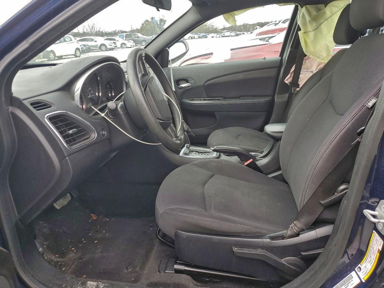 2014 Chrysler 200 Lx - Фото 7