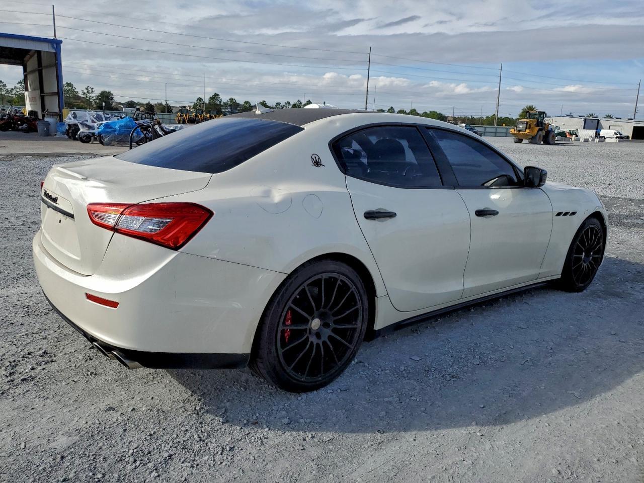 2016 Maserati Ghibli S - Image 3