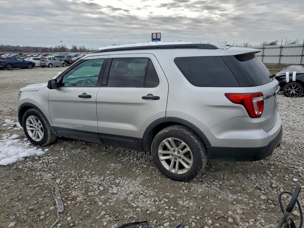 2016 Ford Explorer - Фото 2