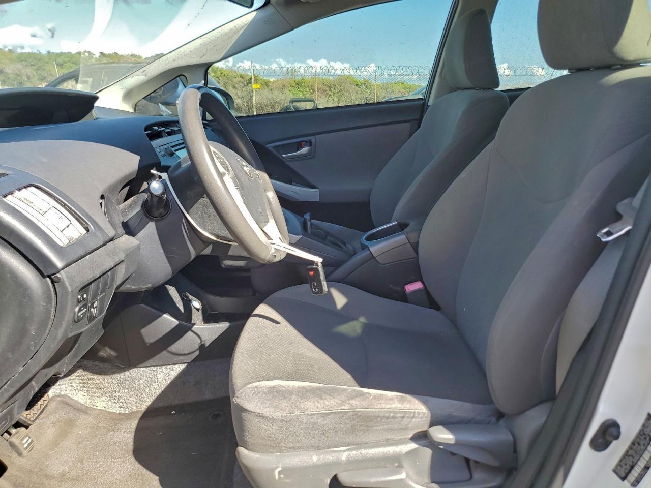 2013 Toyota Prius - Image 7