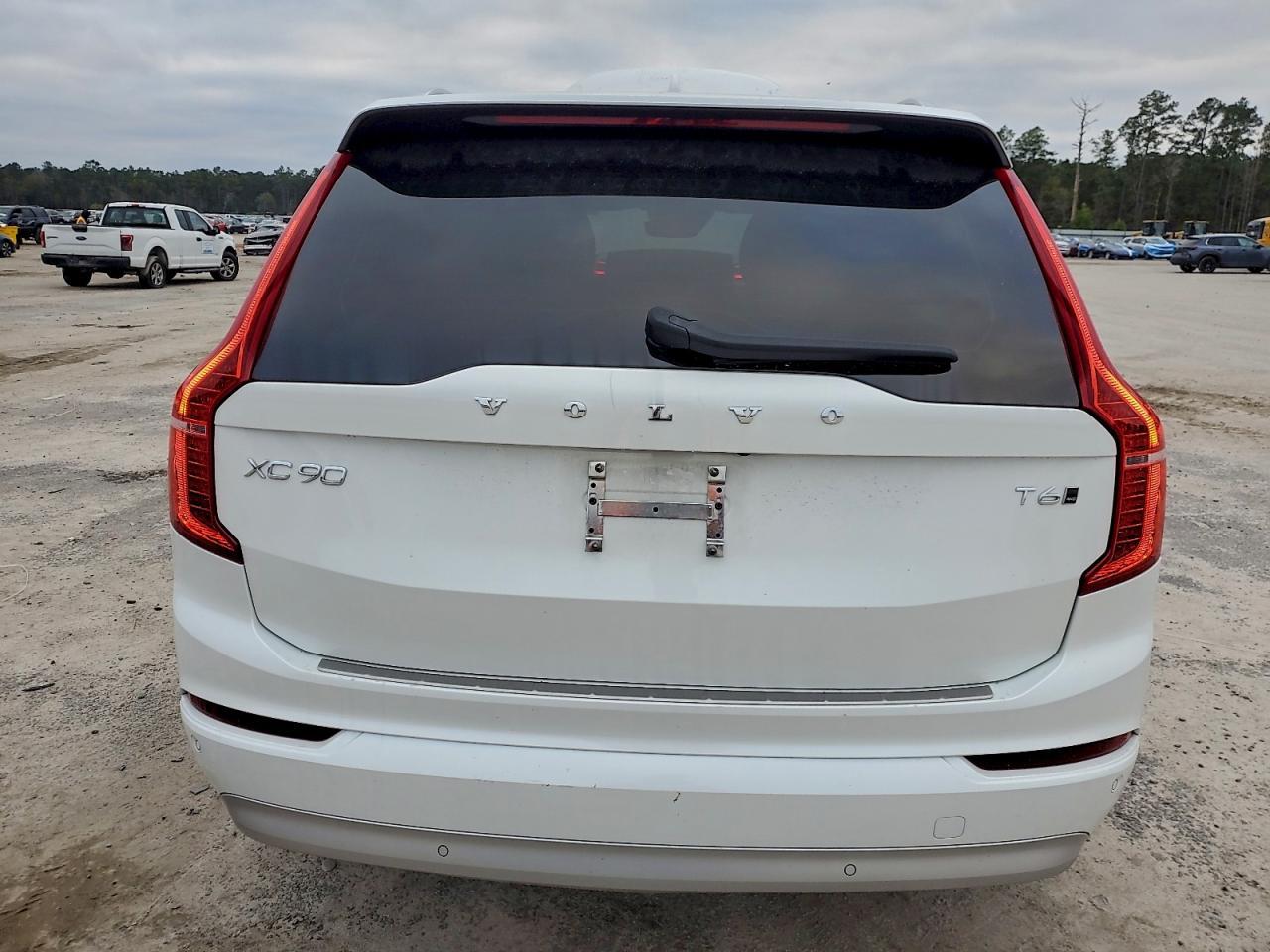 2022 Volvo Xc90 T6 Momentum - Image 6