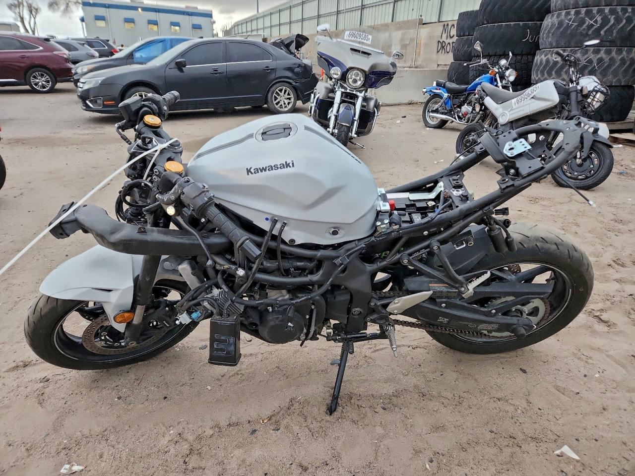 2025 Kawasaki Zx400 - Image 3