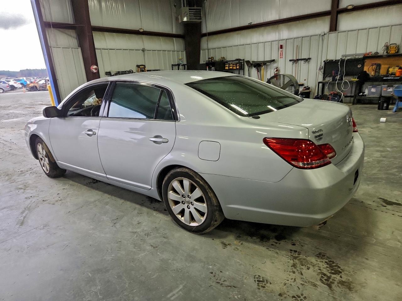 2006 Toyota Avalon Xl - Image 2
