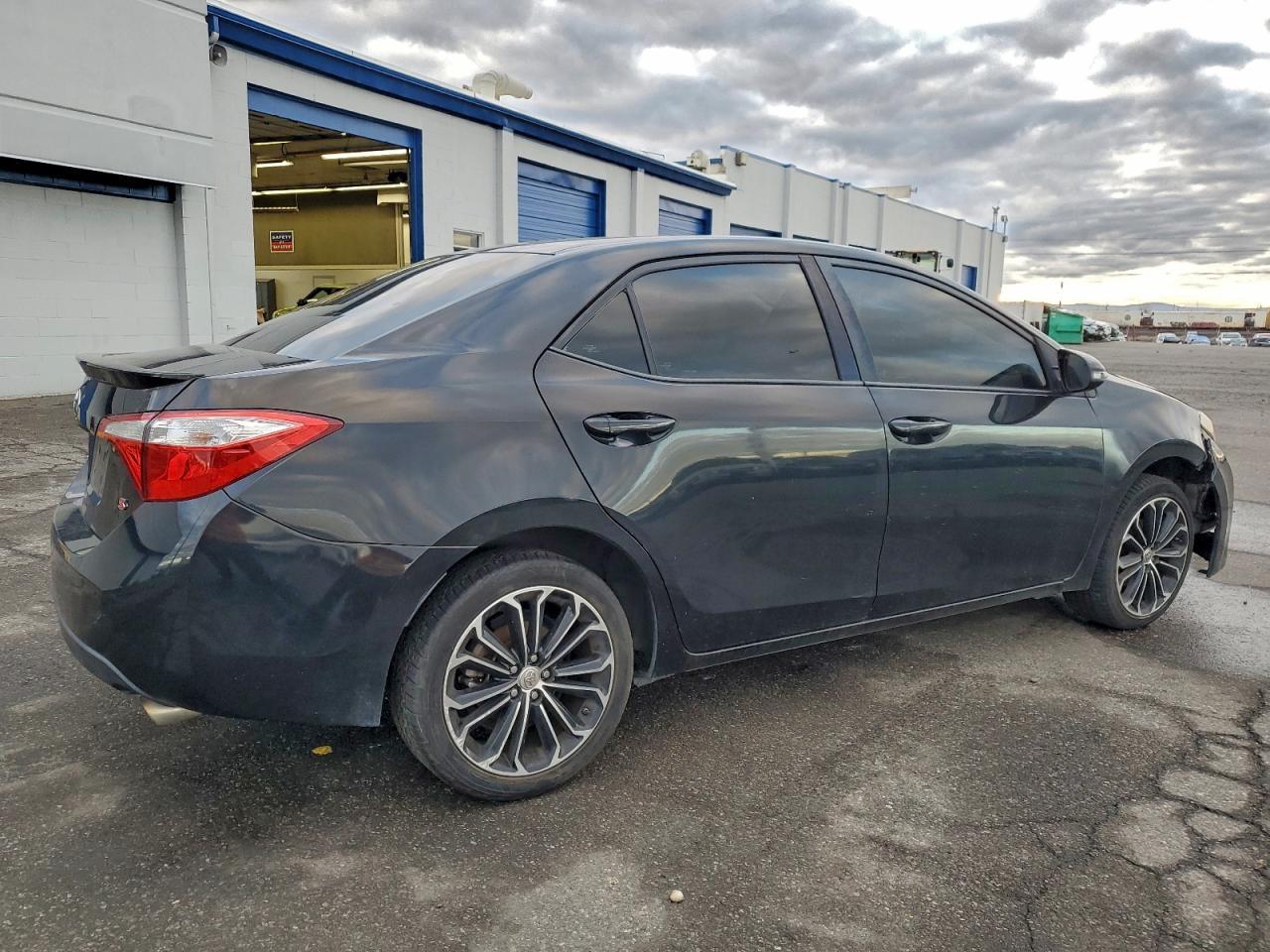 2015 Toyota Corolla L - Фото 3