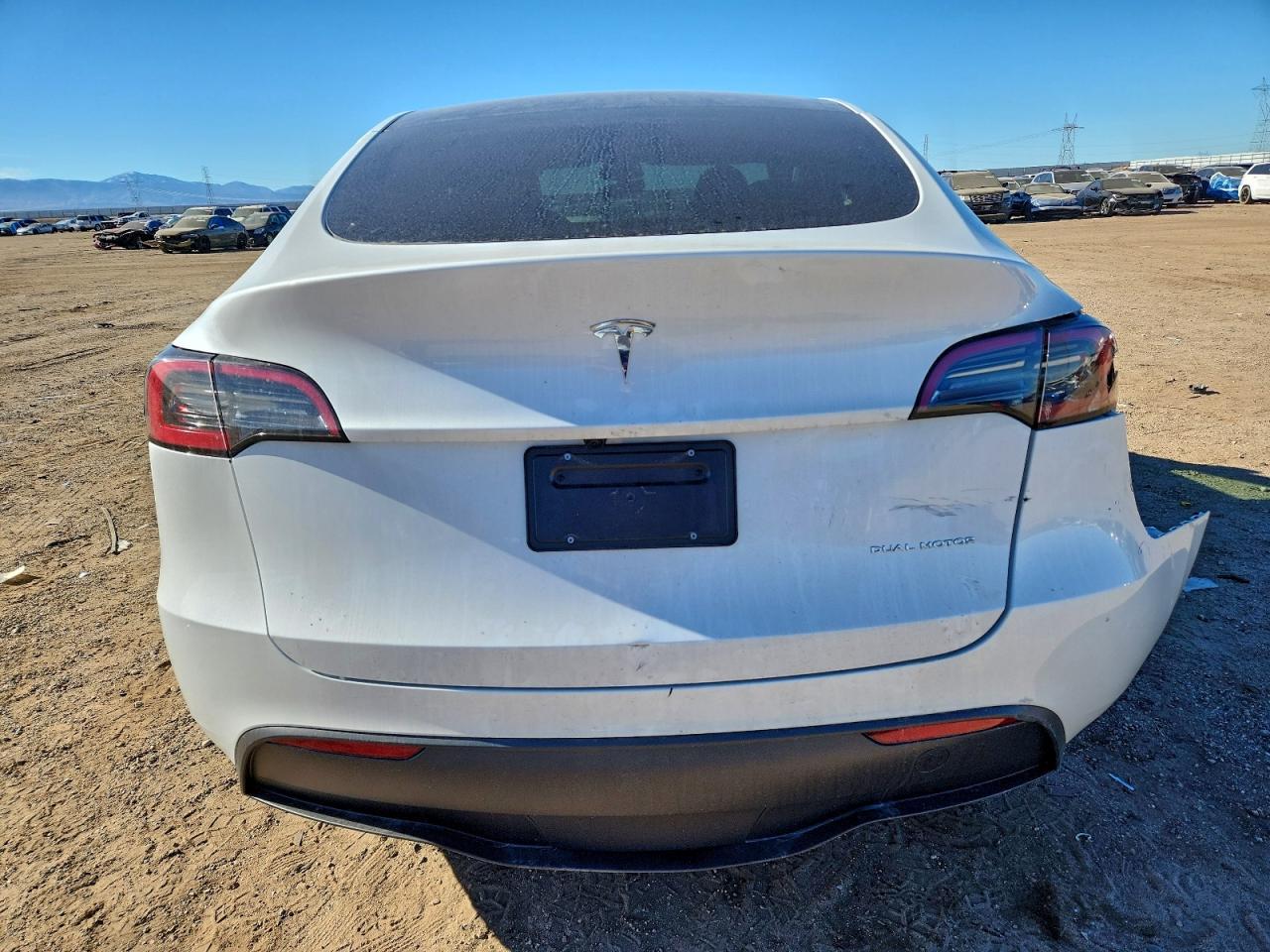 2025 Tesla Model Y - Фото 6
