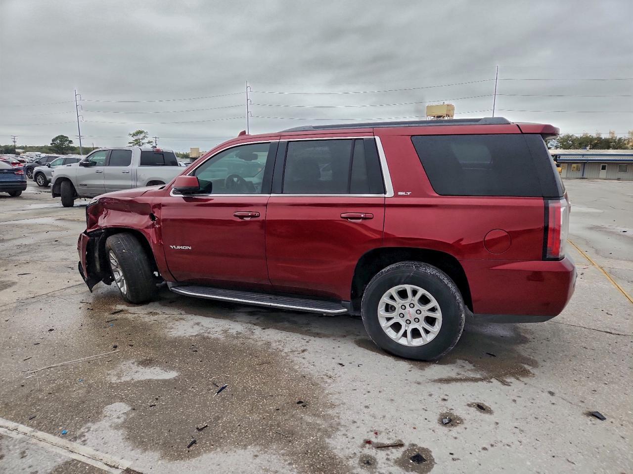 2017 GMC Yukon Slt - Image 2