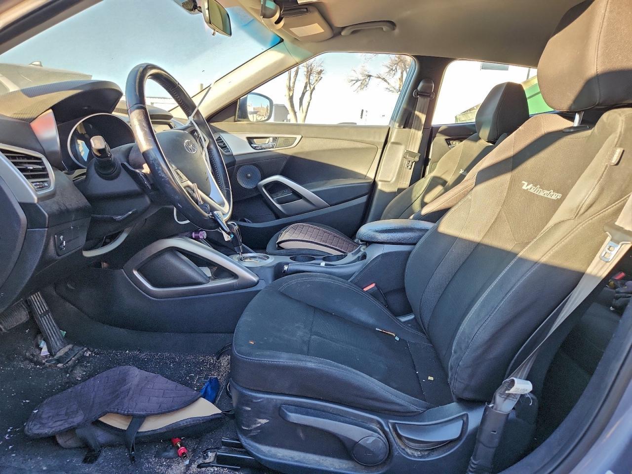 2017 Hyundai Veloster - Image 7