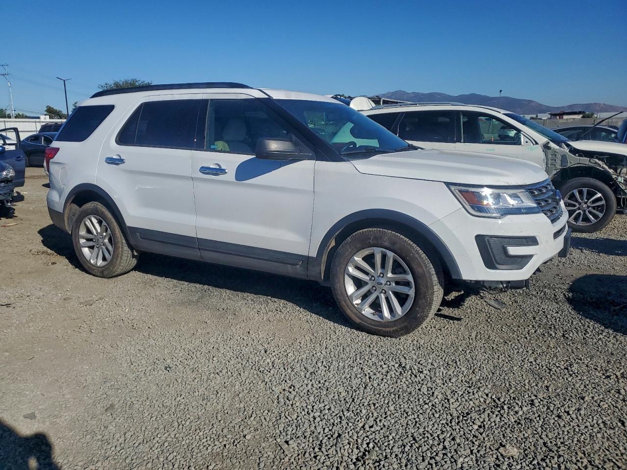 2017 Ford Explorer - Image 4