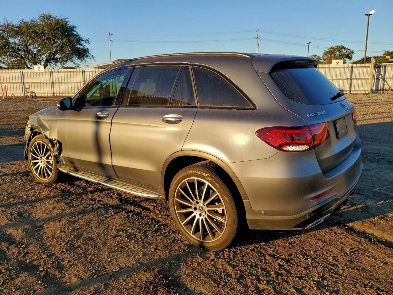 2022 Mercedes-Benz Glc 300 - Image 2