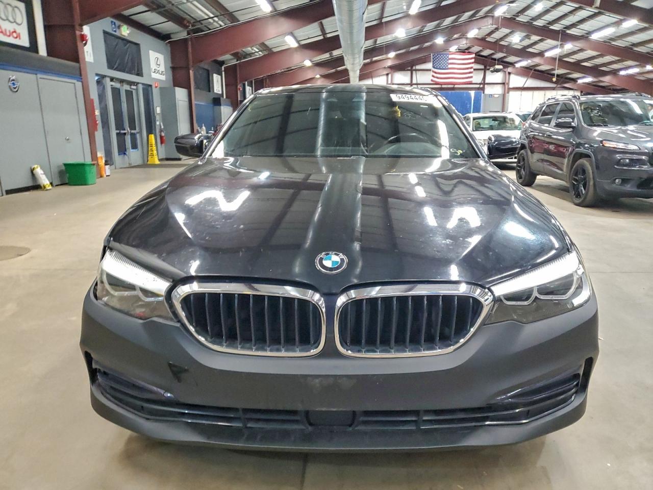 2019 BMW 530 Xi - Image 5