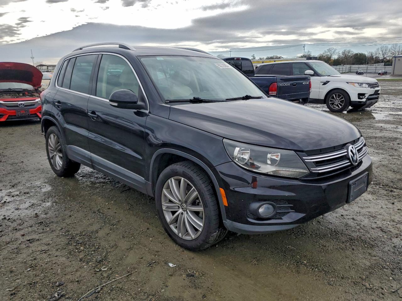2014 Volkswagen Tiguan S - Image 4