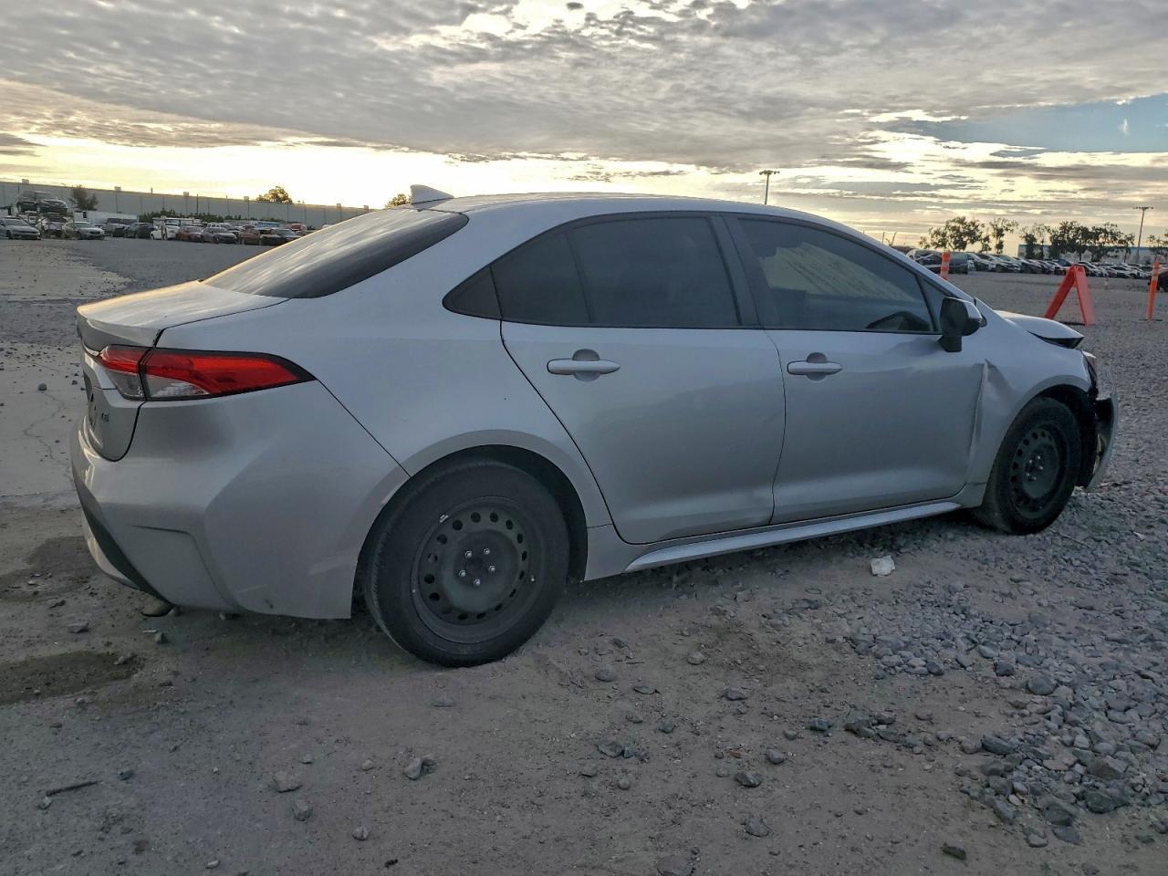 2021 Toyota Corolla Le - Фото 3