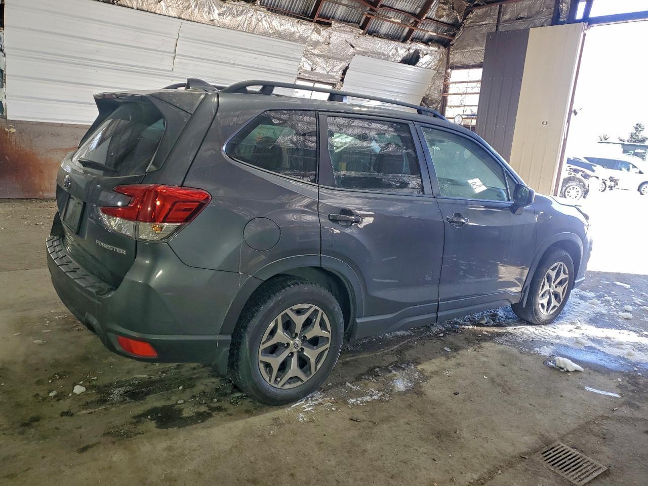 2023 Subaru Forester Premium - Image 3