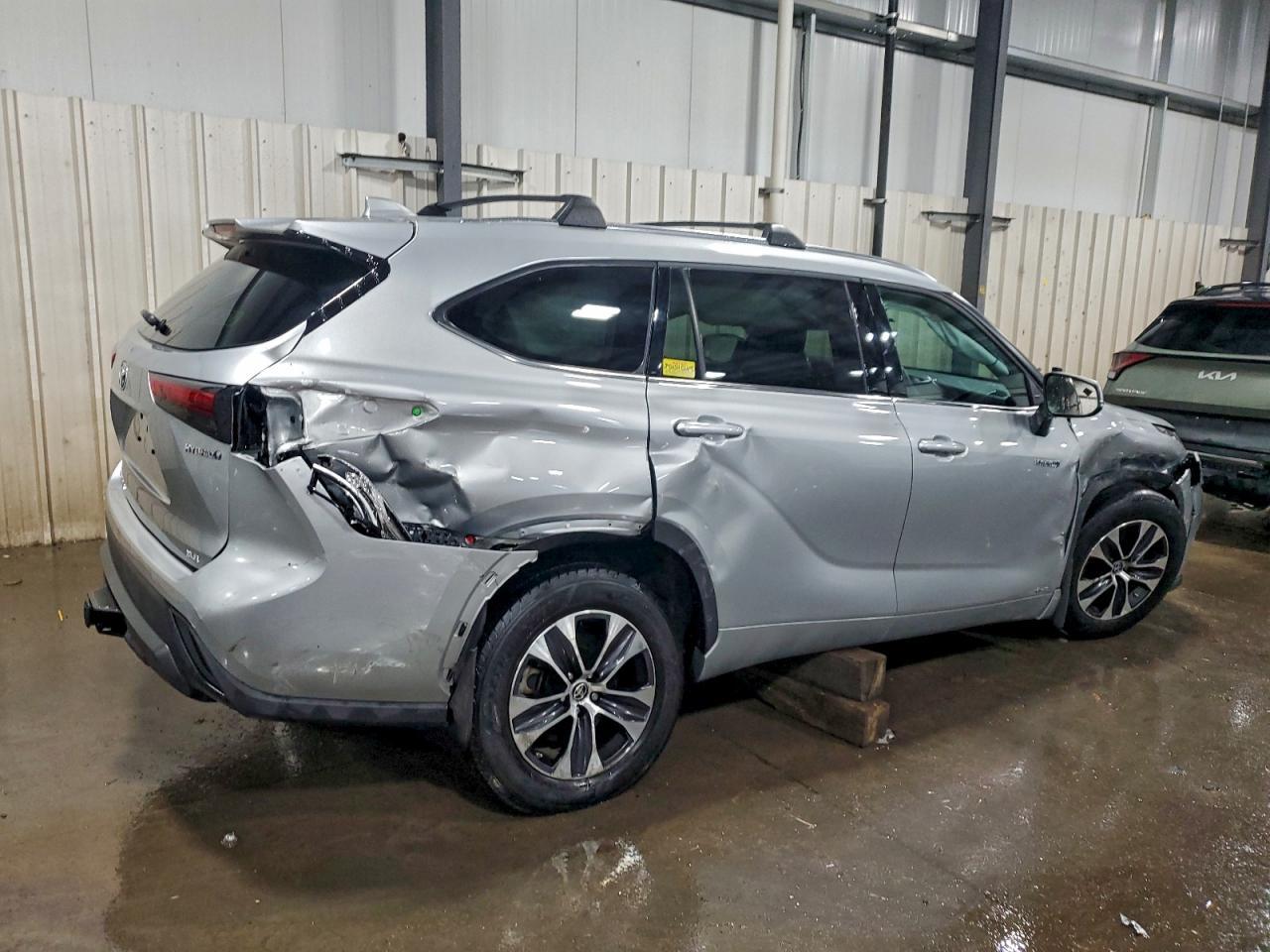 2021 Toyota Highlander Hybrid Xle - Image 3