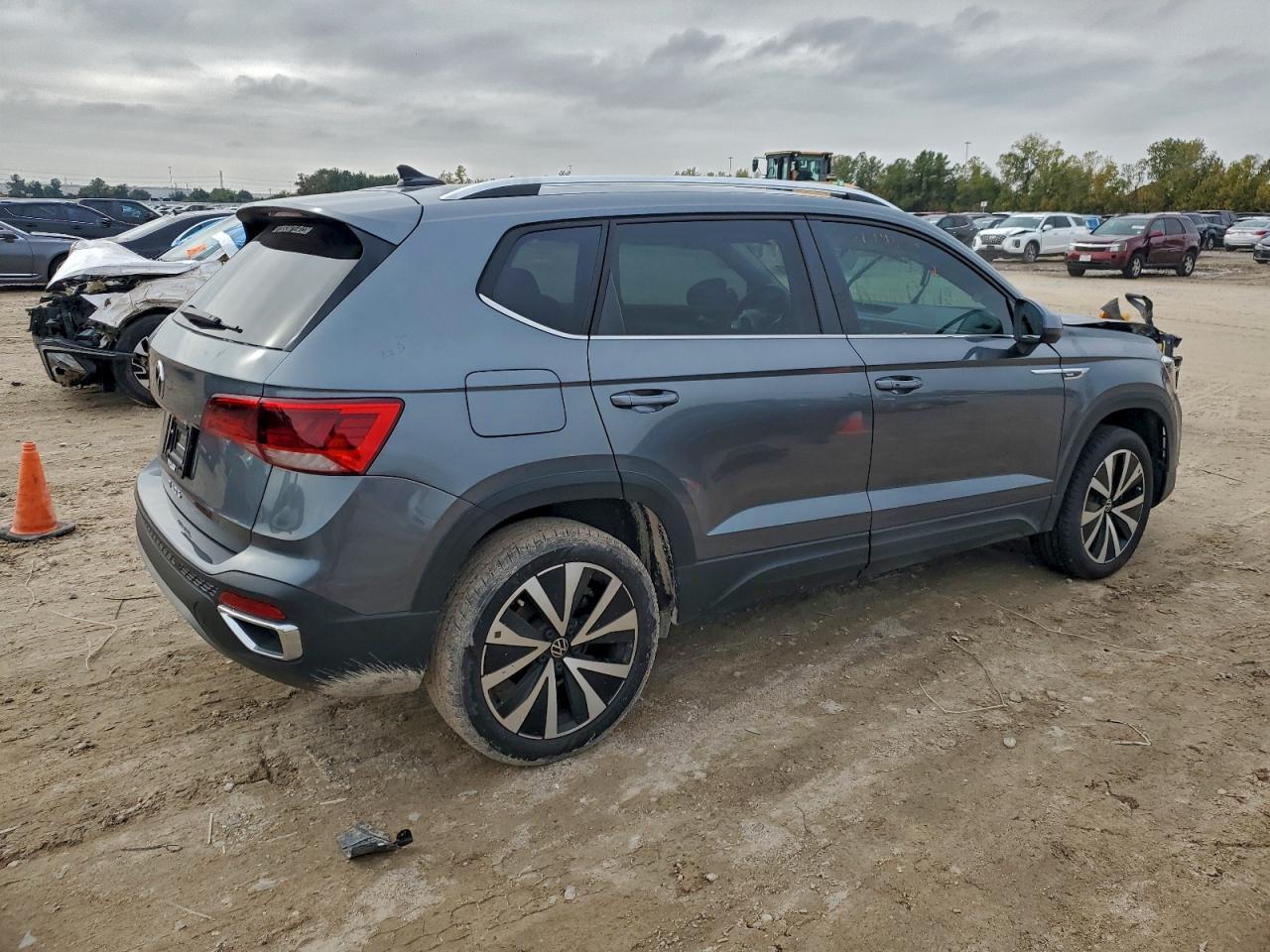 2024 Volkswagen Taos Se - Фото 3