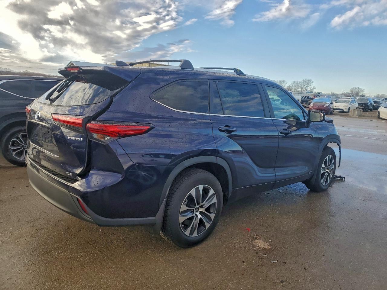 2023 Toyota Highlander - Фото 3
