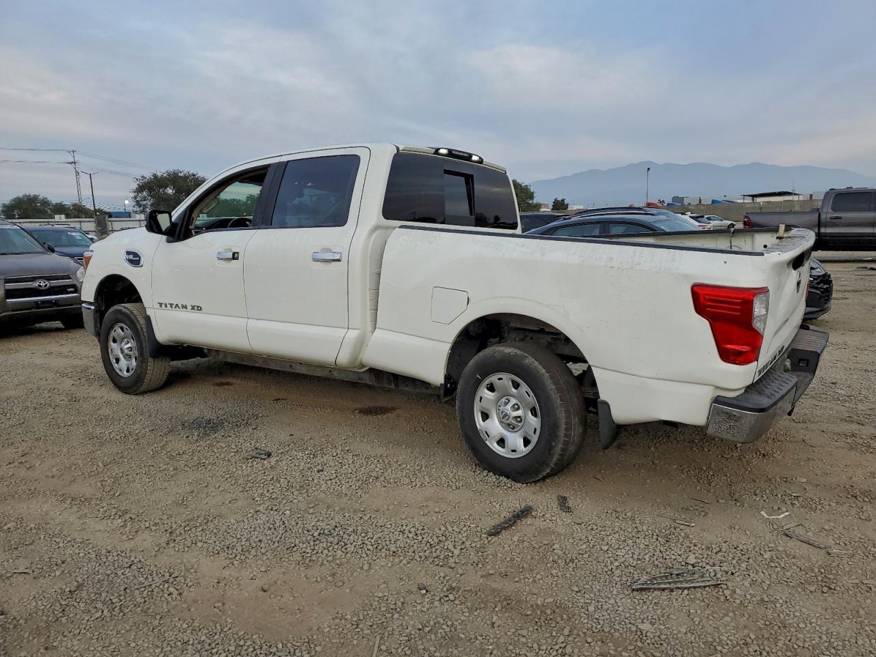 2018 Nissan Titan Xd S - Фото 2