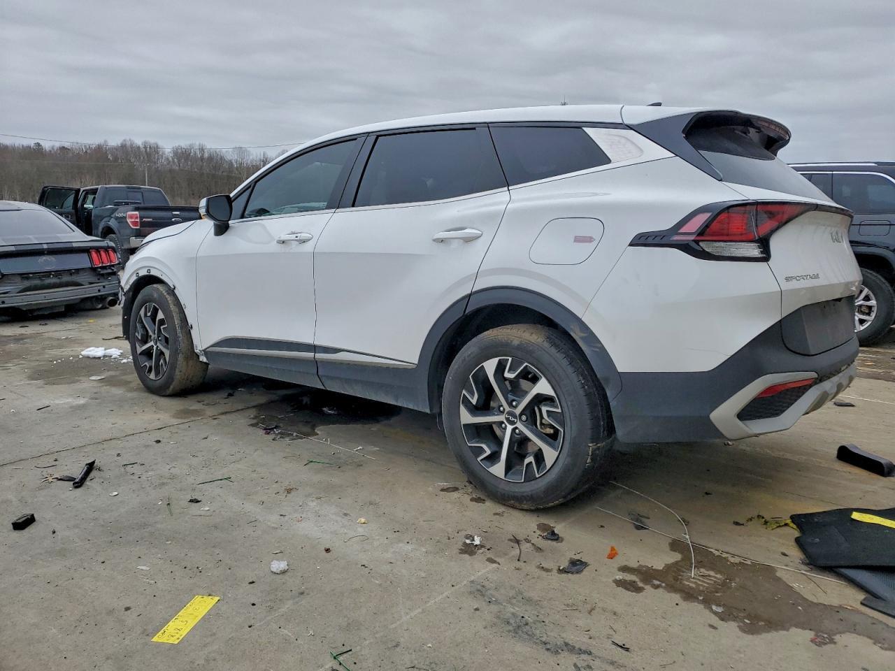 2024 Kia Sportage Ex - Image 2