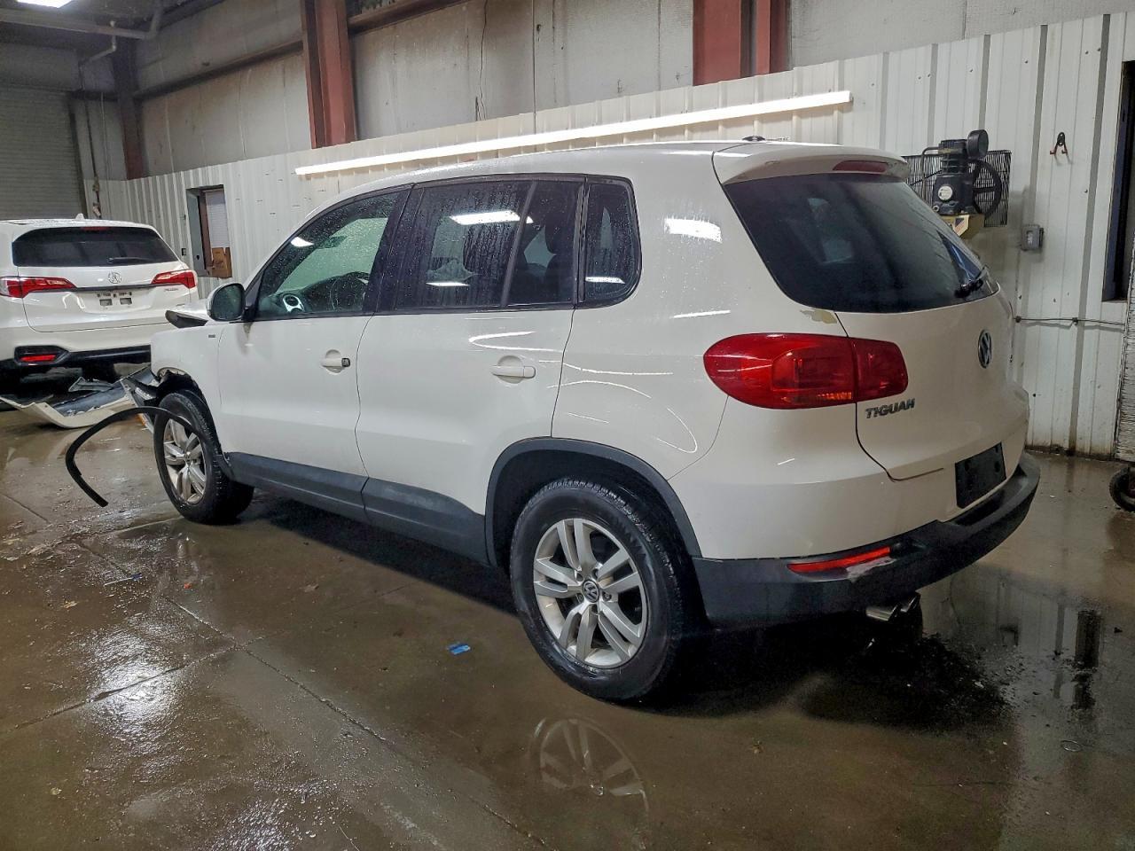 2013 Volkswagen Tiguan S - Image 2