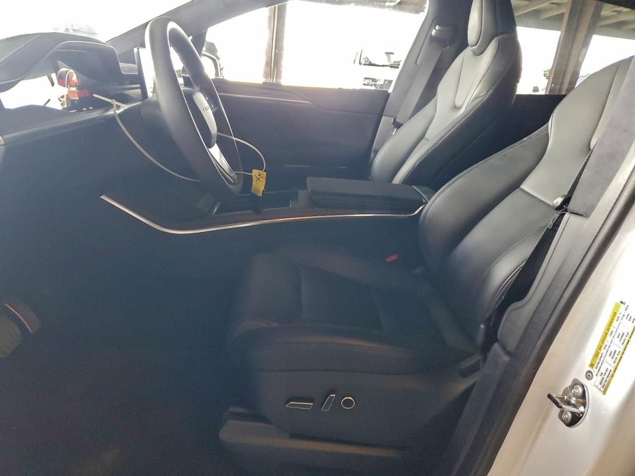 2023 Tesla Model X - Image 7