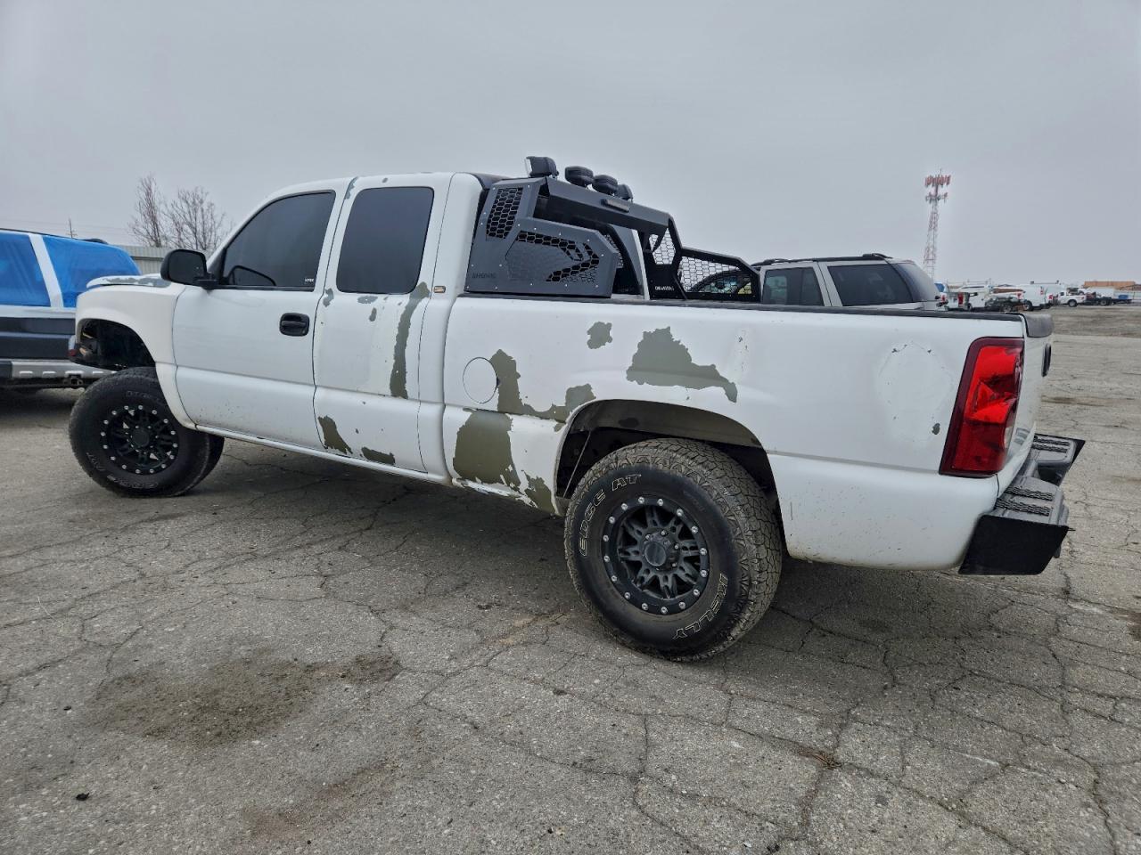 2003 Chevrolet Silverado C1500 - Фото 2