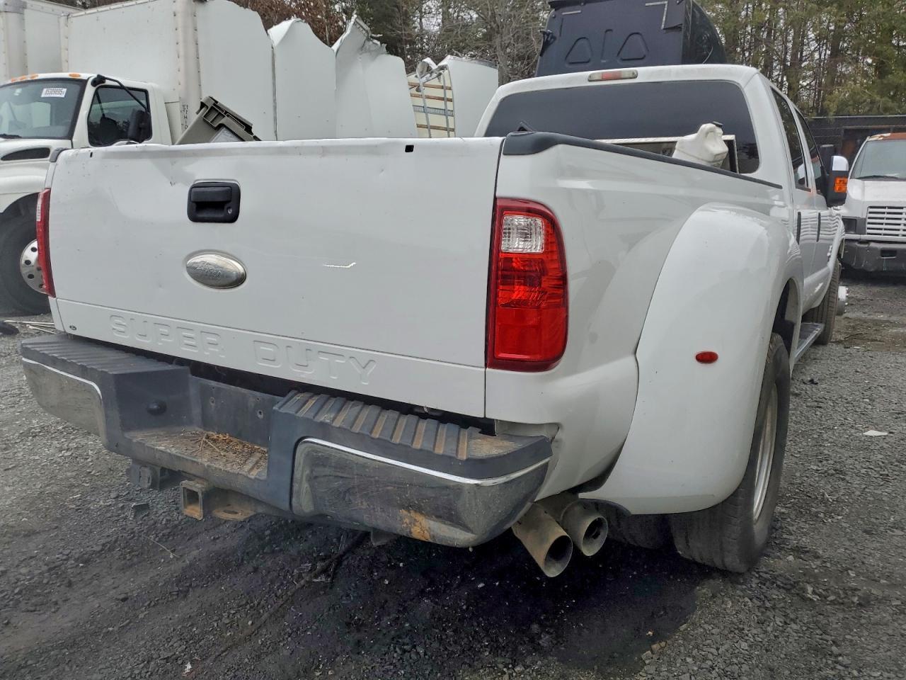 2011 Ford F350 Super Duty - Фото 3