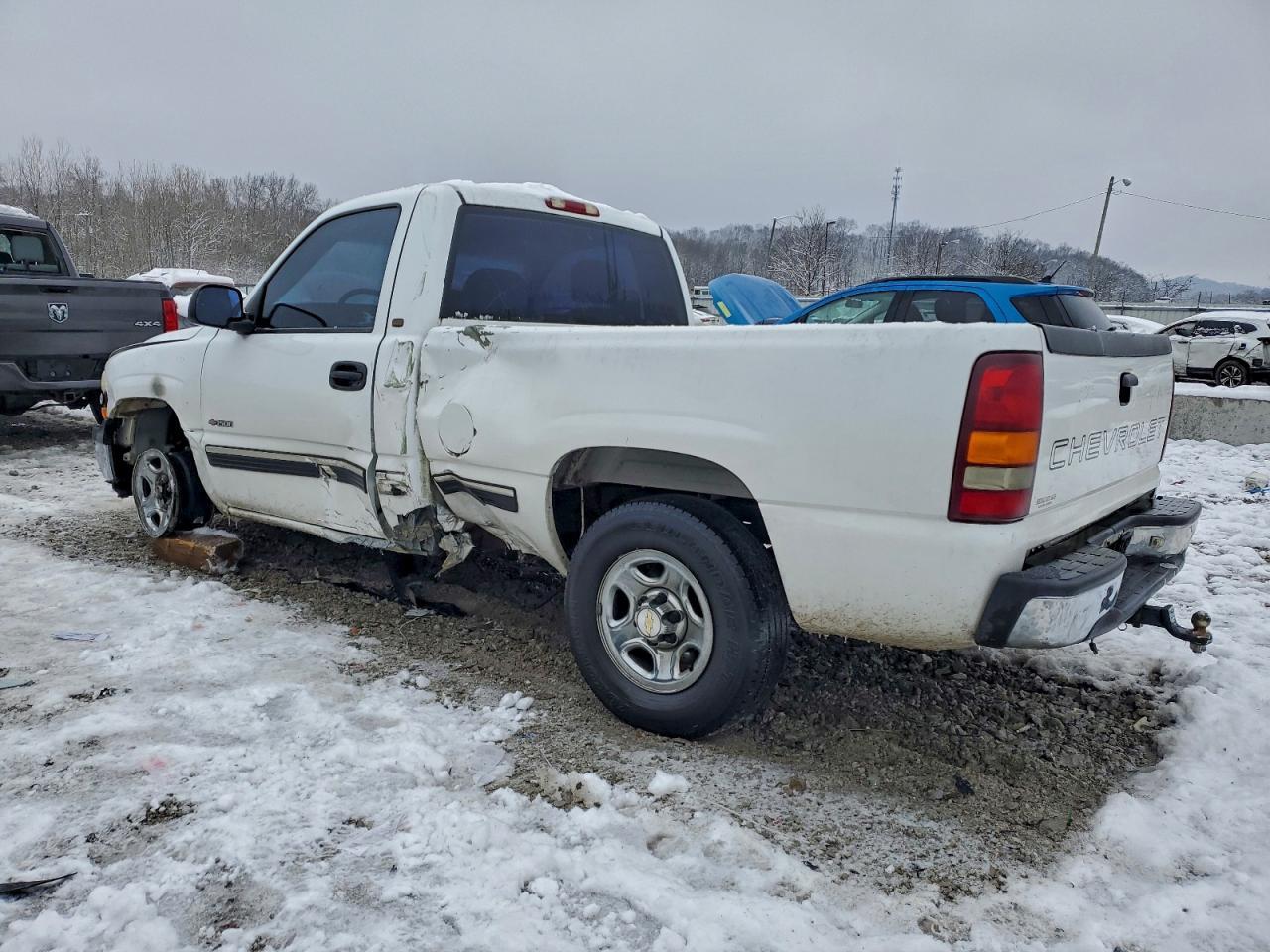 2001 Chevrolet Silverado C1500 - Фото 2