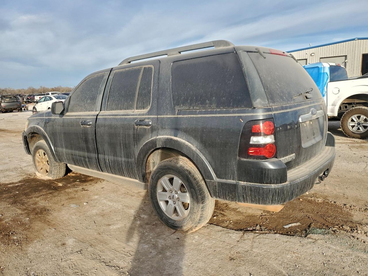 2010 Ford Explorer Xlt - Image 2