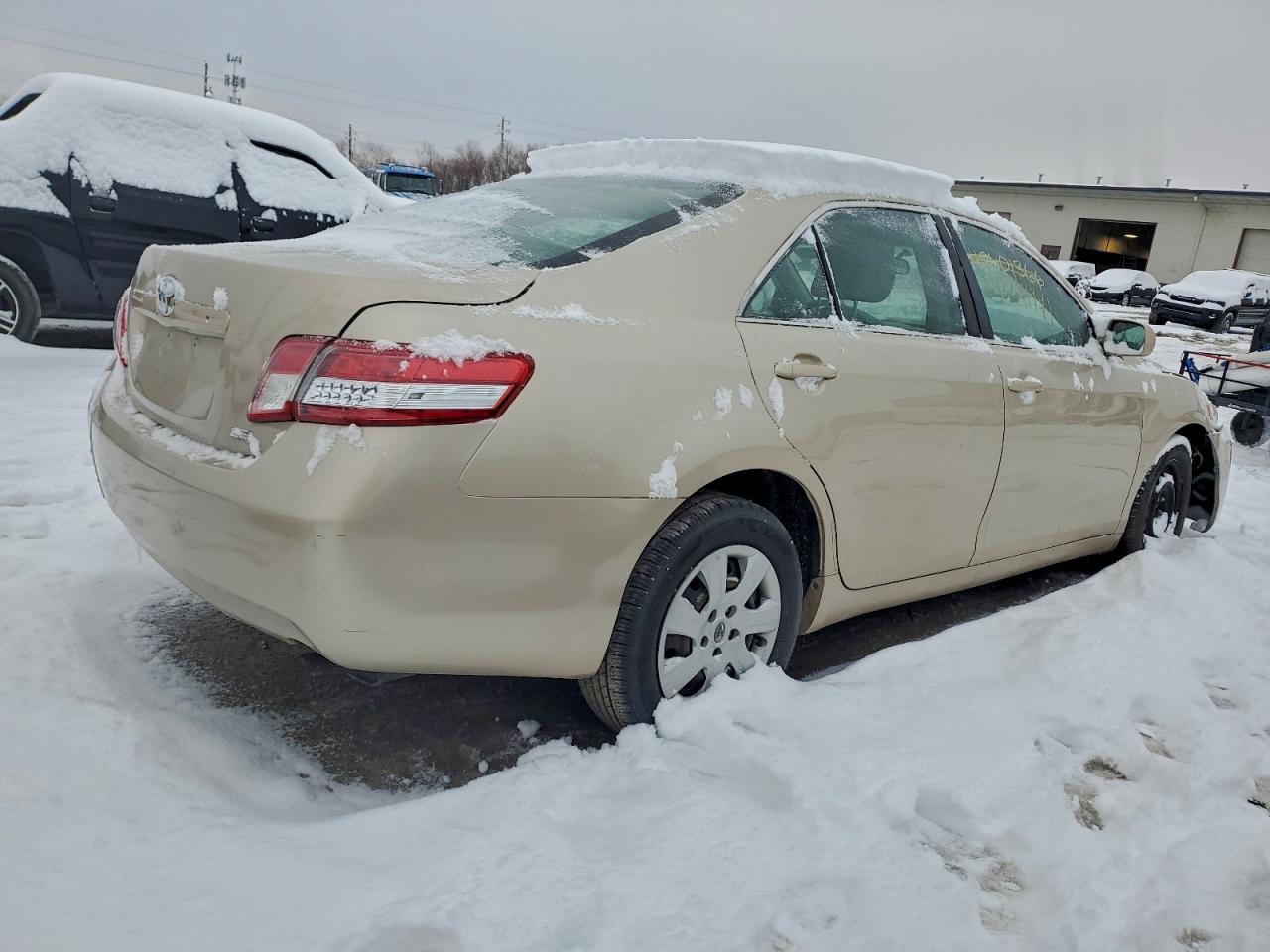 2010 Toyota Camry Base - Фото 3