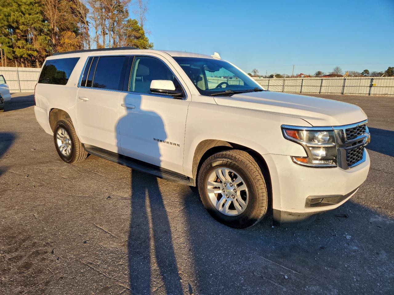 2019 Chevrolet Suburban C1500 Lt - Image 4