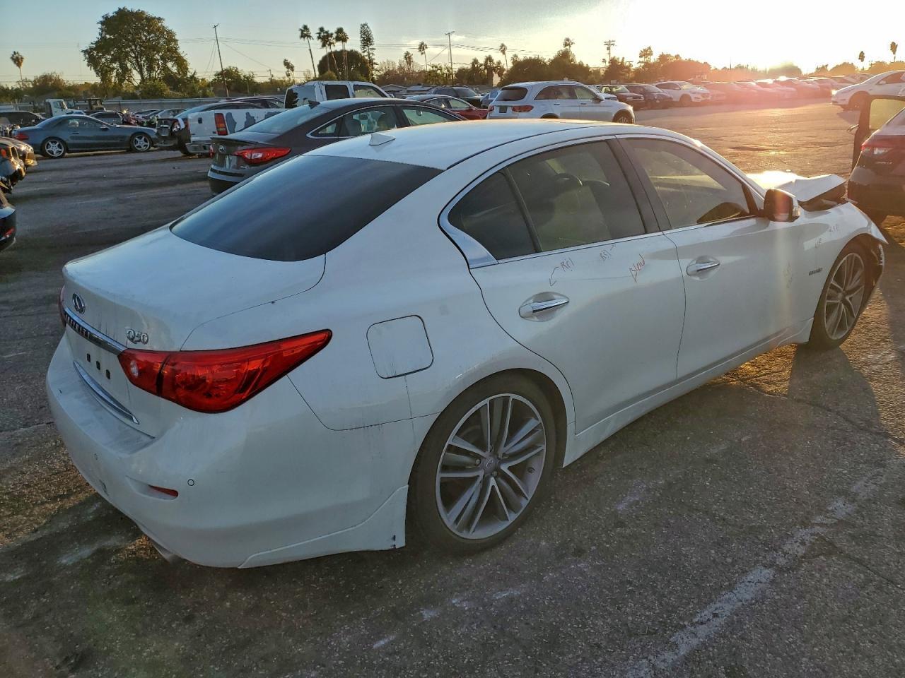 2016 Infiniti Q50 Hybrid - Фото 3
