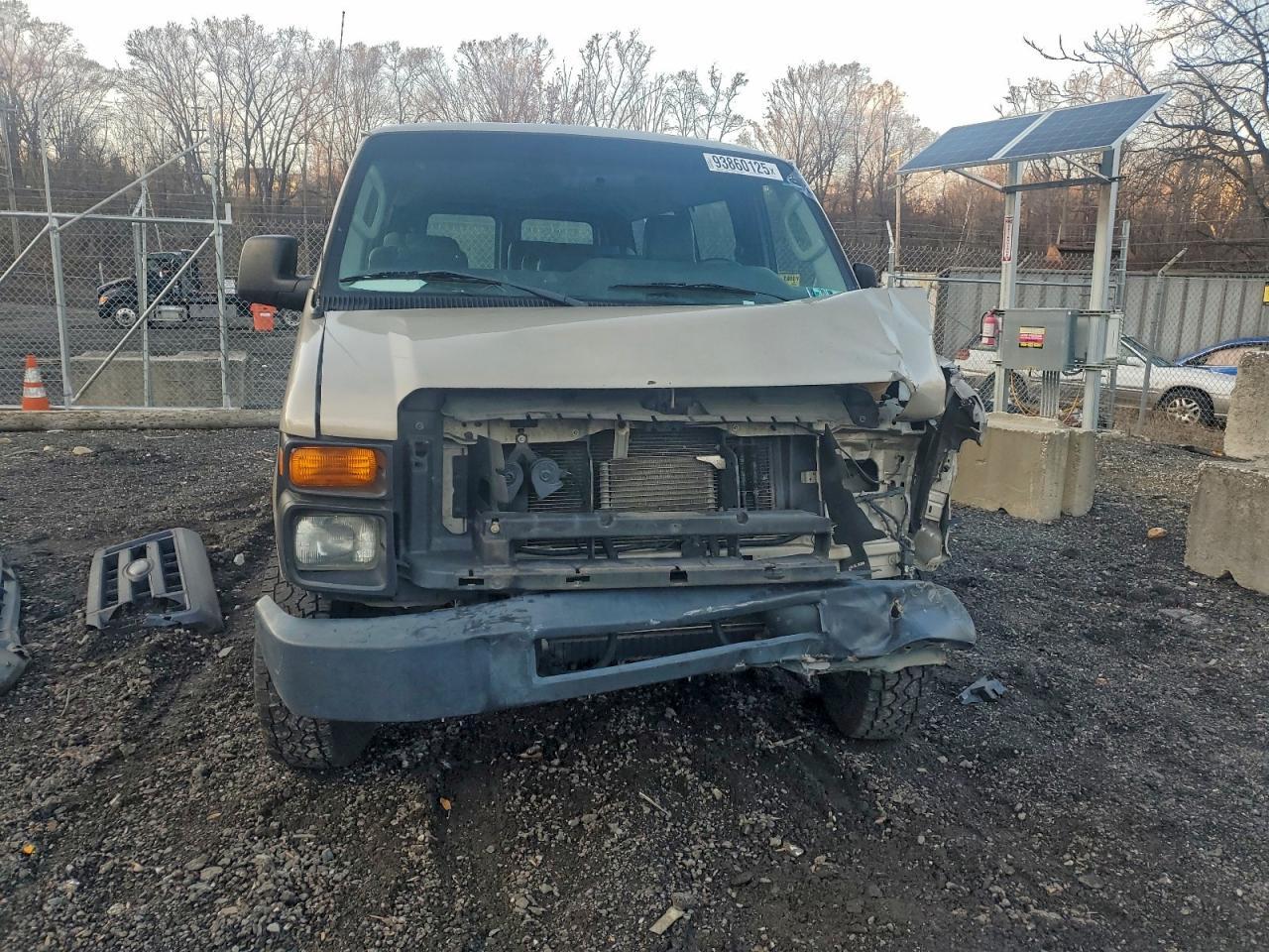 2014 Ford Econoline E250 Van - Image 5